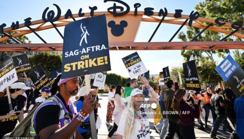 Hollywood actors' union says no agreement on studios' 'final' offer