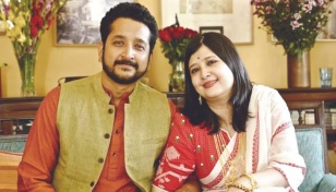 Parambrata ties the knot with Piya Chakraborty