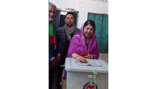 Speaker Dr Shirin Sharmin casts vote in Pirganj