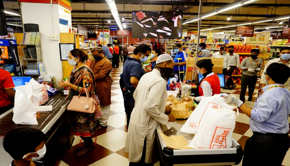 Mad rush to super shops ahead of Ramadan, lockdown