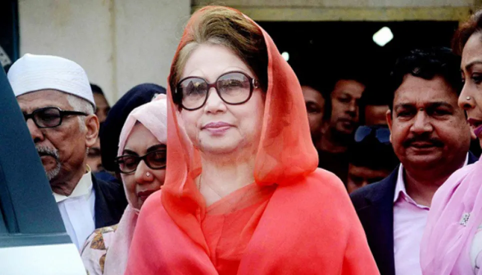 Khaleda gives sample for COVID-19 test