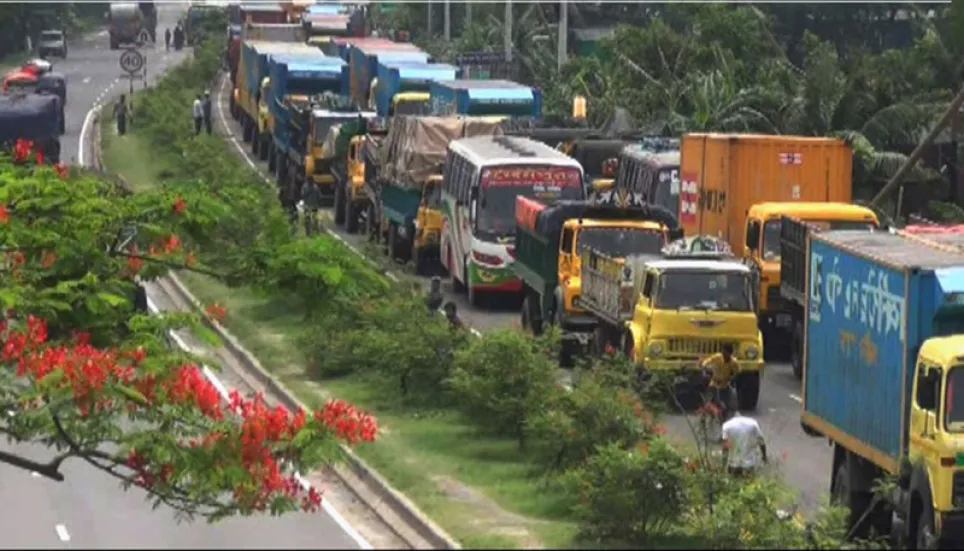 5-km long gridlock on Dhaka-Chattogram highway