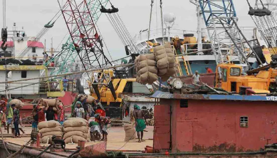 Port workers in Chattogram protest against misbehaviour of cops