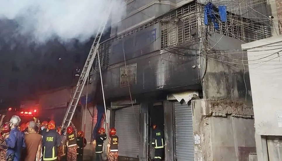 4 killed, 35 injured in Armanitola chemical warehouse fire