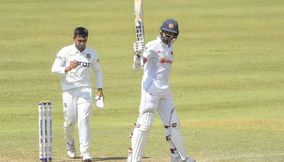 Sri Lanka make Bangladesh bowlers toil