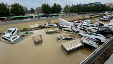 China floods: Death toll rises to 302, dozens still missing