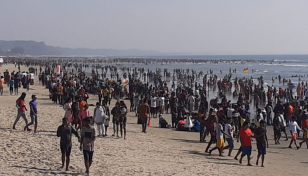 90% hotels booked as tourists crowd Cox’s Bazar beach