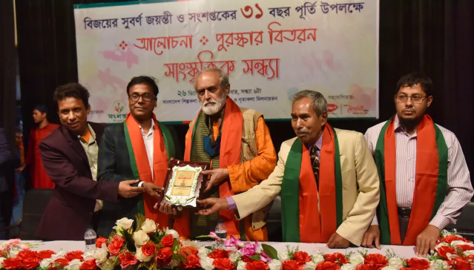 Uday Hakim gets Songsoptok Sahitya Award 2021