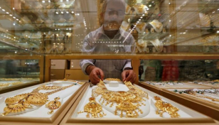 Gold set for worst year since 2015 on fading safe-haven demand