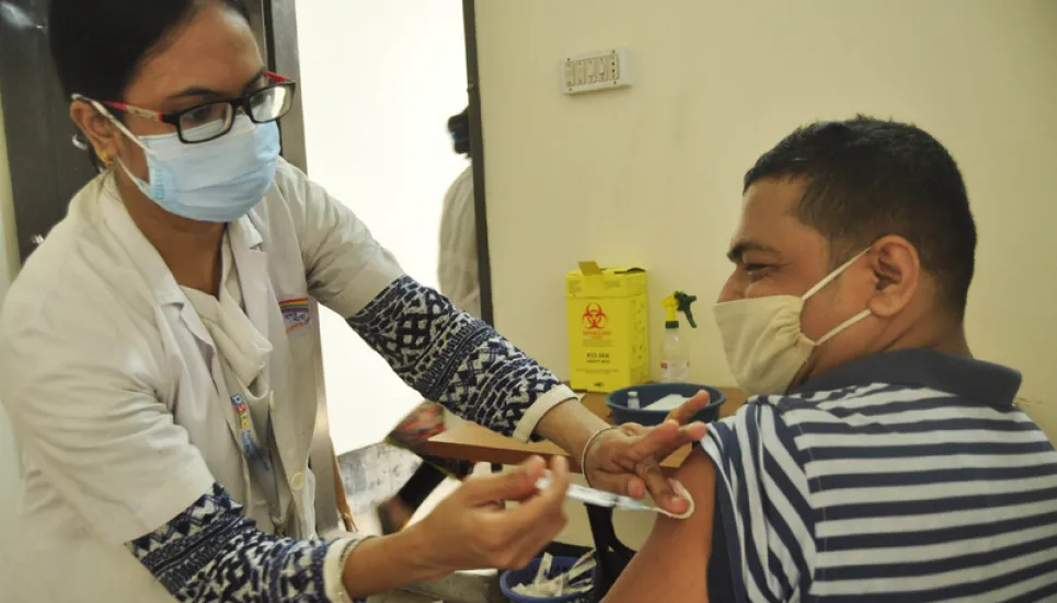 Govt to lower Covid vaccination age to 18 years
