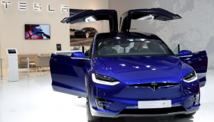 Self-driving cars may not be achieved by year-end: Tesla