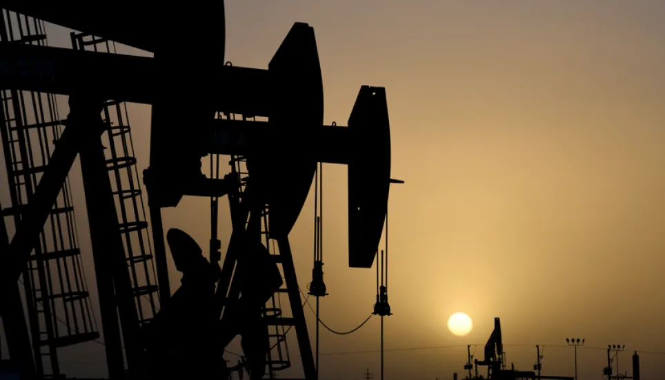 Oil prices set for weekly gain