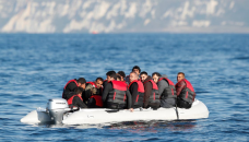 Record number of migrants cross Channel to UK