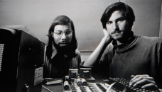 Original Apple computer built by Jobs and Wozniak to be auctioned