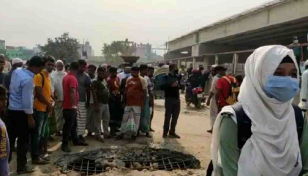 Tongi Bridge closed to traffic in one direction due to sinkhole