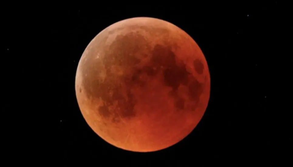 Total lunar eclipse tonight