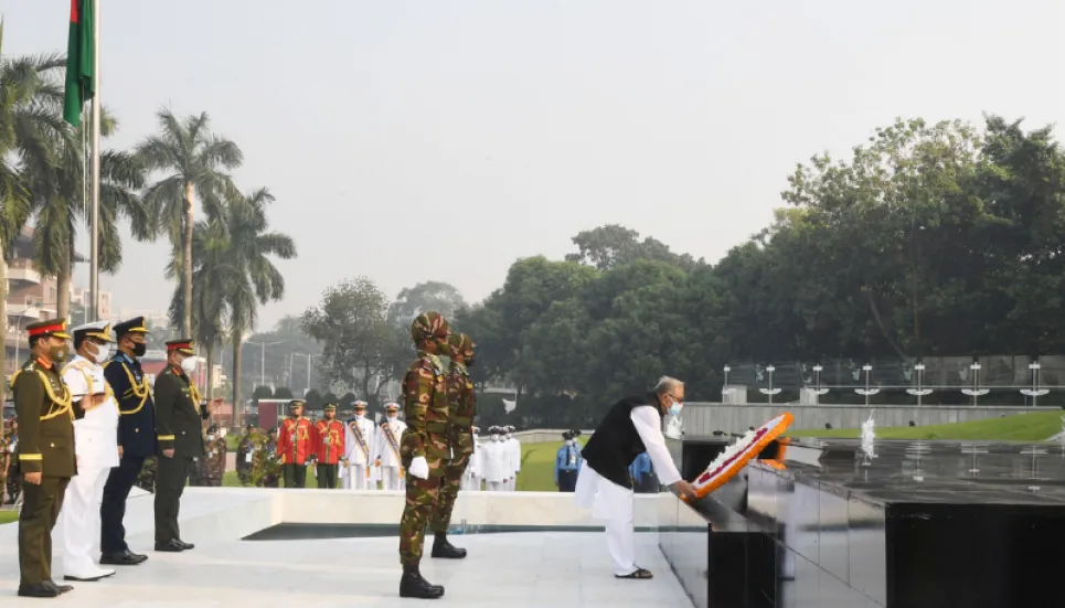 President, PM pay homage to martyred members of Armed Forces