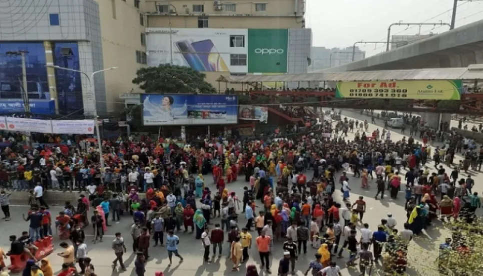 RMG workers block Mirpur-10 intersection