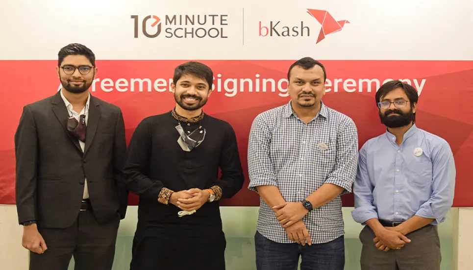 bKash signs payment deal with 10 Minute School 