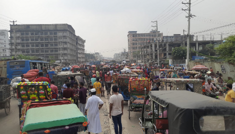 RMG workers block Dhaka-Mymensingh highway demanding arrears