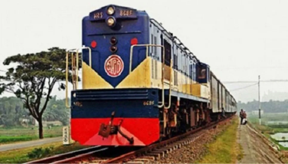 3 killed hit by train in Dhaka