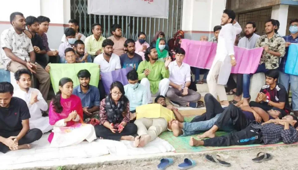 RUB protest: Student on hunger strike tries to kill self in public