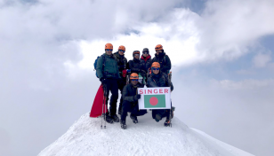 Singer Bangladesh participates in Mount Ararat expedition