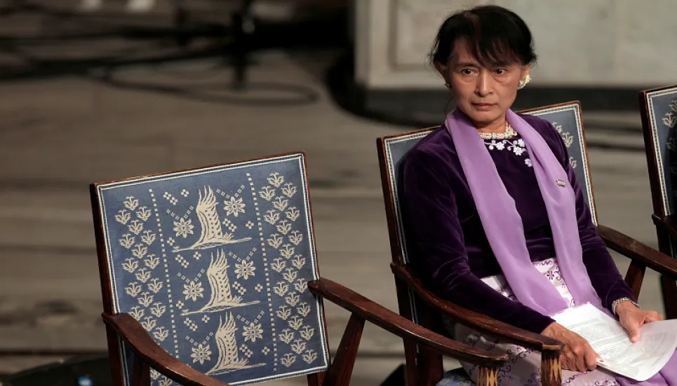 Suu Kyi back in court