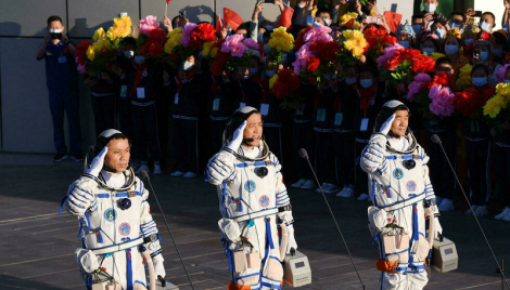 China astronauts return after 90 days aboard space station