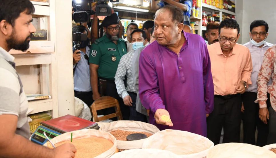 Tipu urges businessmen to sell essential items at proper price