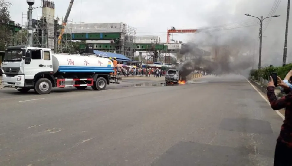 Moving car catches fire in Dhaka