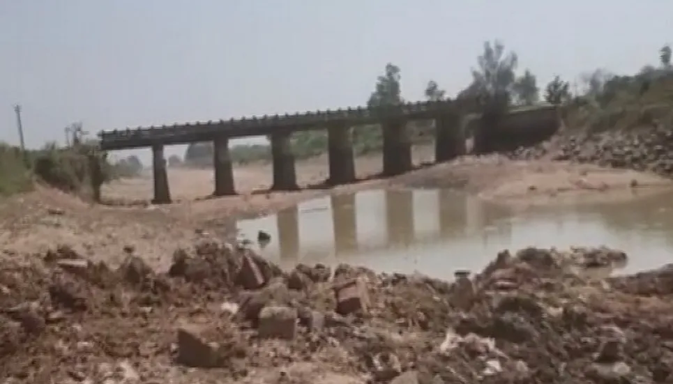 Thieves steal 60-foot iron bridge in India