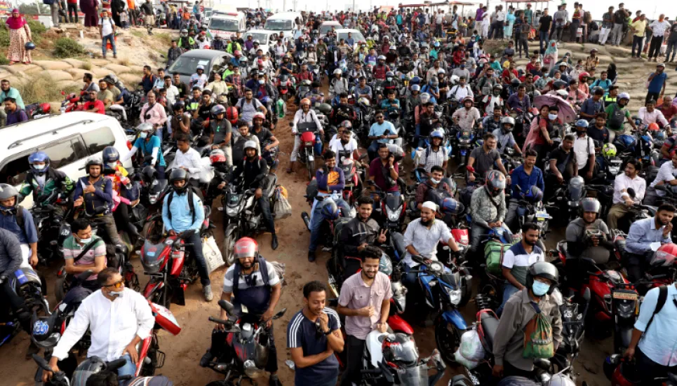 Gridlock at Paturia ghat ahead of Eid