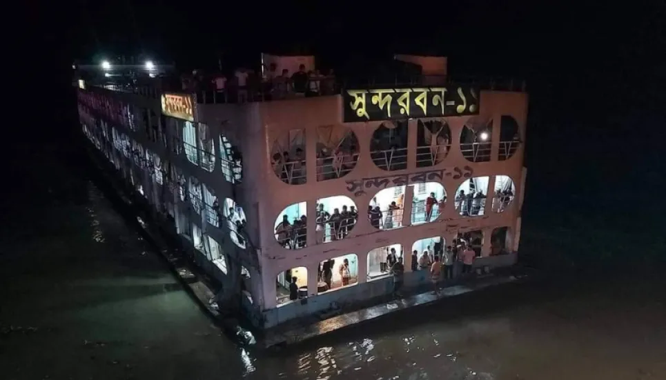 Ferry gets stuck in Meghna shoal, passengers rescued