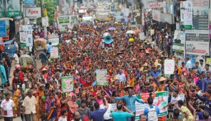 Bangladeshi tea workers strike against dollar-a-day wages