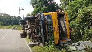 2 dead, 3 hurt as truck overturns in Khagrachari