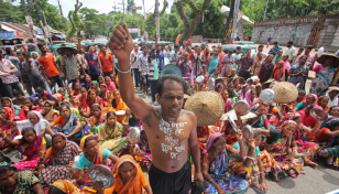 Moulvibazar tea workers resume strike defying union leaders’ decision