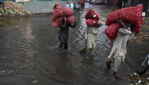 'Third' of Pakistan under water as flood aid efforts gather pace