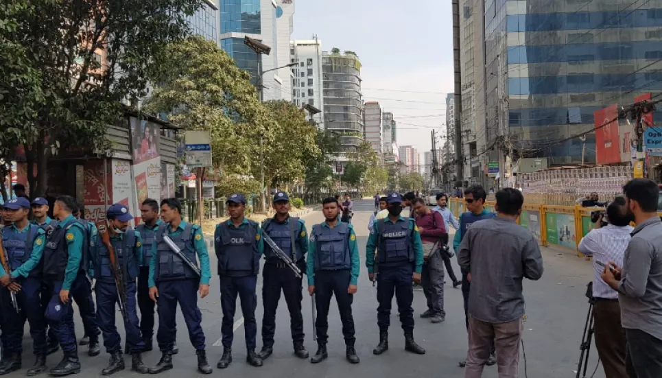 Traffic movement halted in front of BNP’s Naya Paltan office