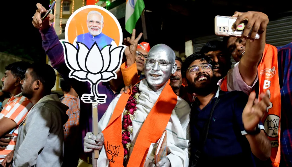 BJP sets Gujarat record, Congress wins in Himachal