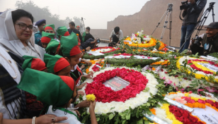 People, including AL pay tribute to martyred intellectuals