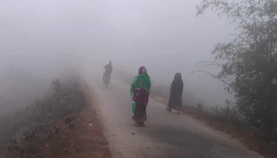 Dry weather to prevail with moderate to thick fog