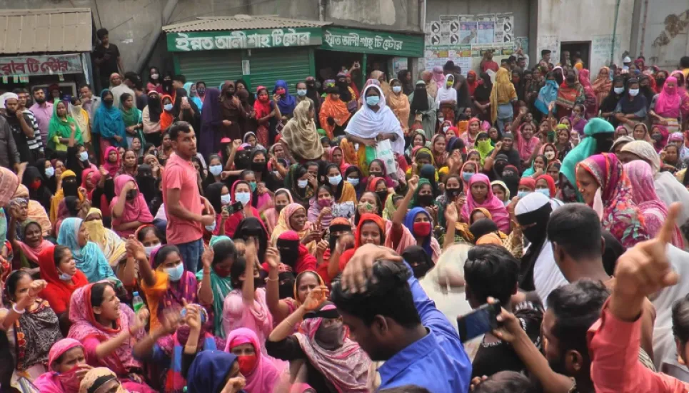 RMG workers stage demo in N’ganj over layoffs, dues 