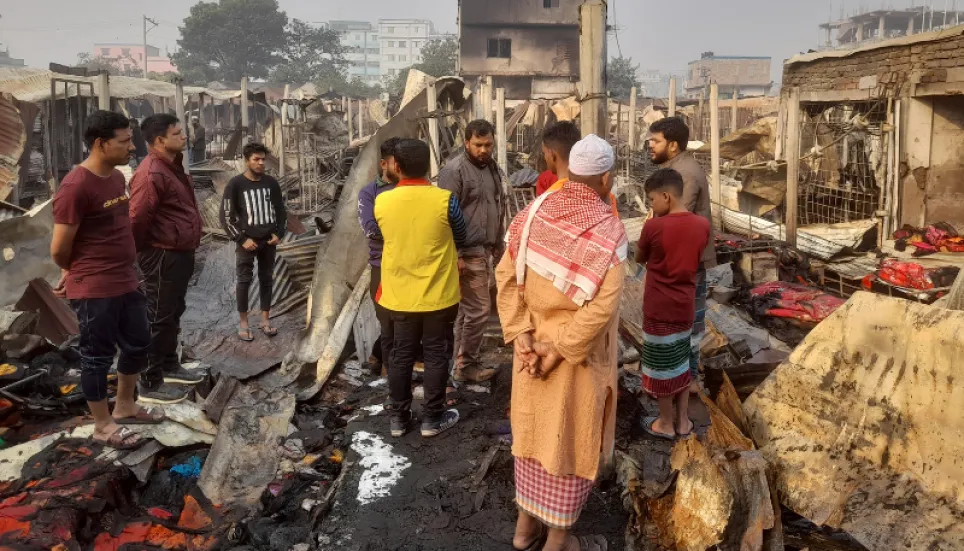 Over 200 shops gutted in Gazipur textile market fire