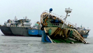 Sunken vessel carrying furnace oil yet to be salvaged in Bhola