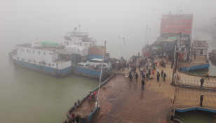Ferry services resume after 8.30hrs in Jamuna