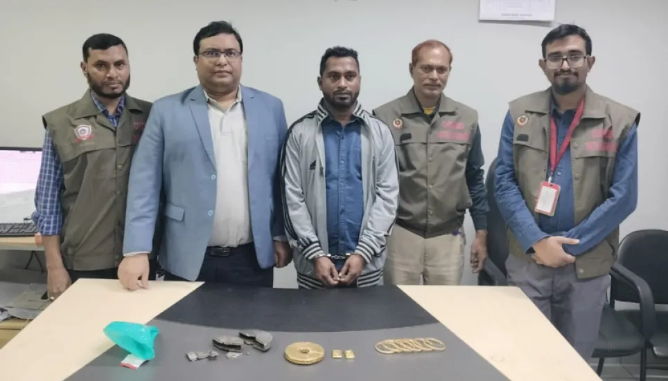 Man held with 2.5kg gold at Ctg airport