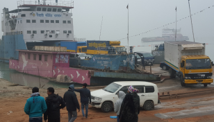 Ferry services on Daulatdia-Paturia resume after 7hrs