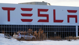 US investigates 416,000 Tesla vehicles over unexpected braking reports