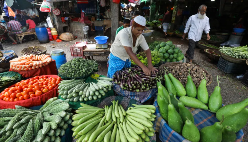 Vegetable prices soar due to untimely rains, intermediaries: Saidul